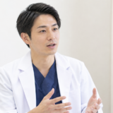 説明を行う男性医師